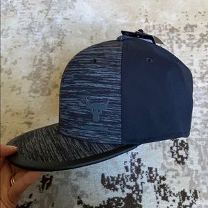New with tags project rock snap back black hat
